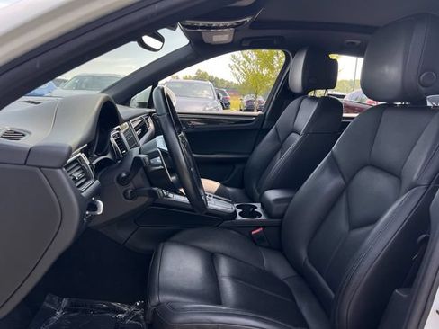 Used 2018 Porsche Macan w/ Premium Package Plus AWD/4WD image 13