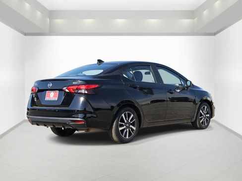 Used 2021 Nissan Versa SV image 4