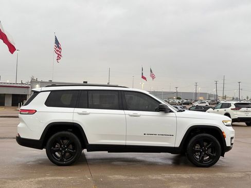 Used 2023 Jeep Grand Cherokee L Laredo RWD image 7