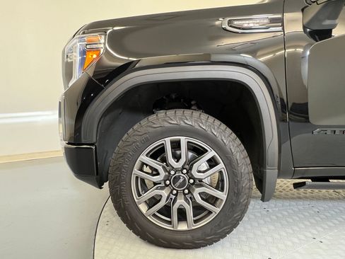 Used 2022 GMC Sierra 1500 AT4 w/ AT4 Premium Package image 11