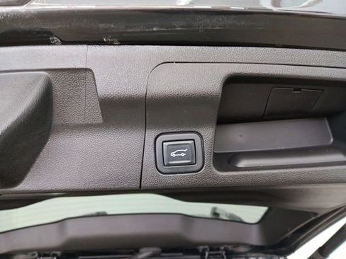 Used 2021 GMC Acadia SLT w/ Elevation Edition image 33