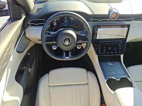 Certified 2024 Maserati Grecale GT image 11