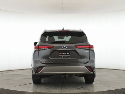 Used 2022 Toyota Highlander Platinum image 11