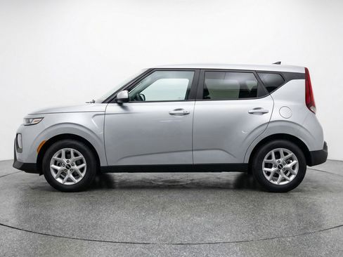 Used 2025 Kia Soul LX w/ LX Technology Package image 5