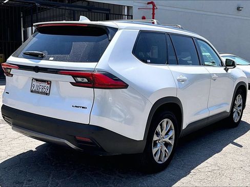 Used 2024 Toyota Grand Highlander AWD image 4