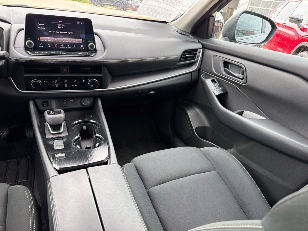Used 2024 Nissan Rogue S FWD image 18