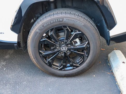 Used 2025 Toyota RAV4 SE image 16