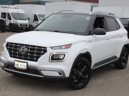 Used 2022 Hyundai Venue Limited FWD image 8