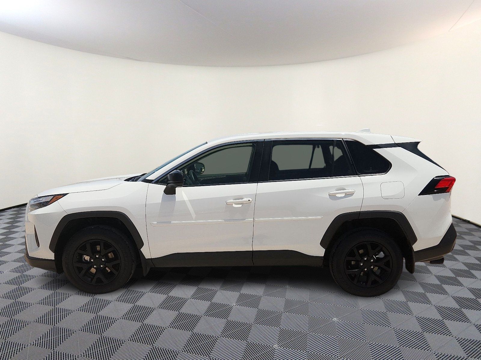 Used 2024 Toyota RAV4 LE AWD/4WD image 2