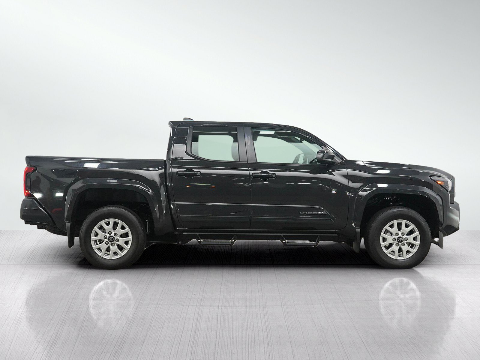 Used 2025 Toyota Tacoma SR5 AWD/4WD image 6