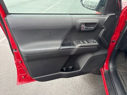 Certified 2022 Toyota Tacoma TRD Off-Road w/ Technology Package image 23