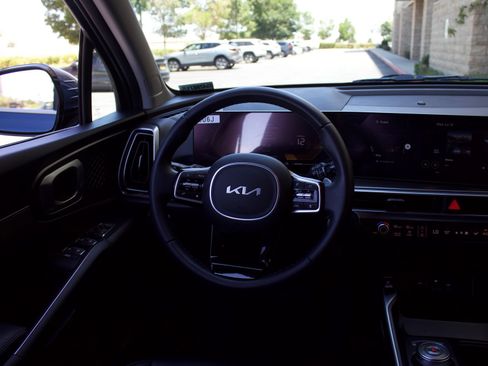 Used 2025 Kia Sorento EX AWD/4WD image 16