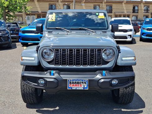 Used 2024 Jeep Wrangler Unlimited w/ Convenience Group AWD/4WD image 2