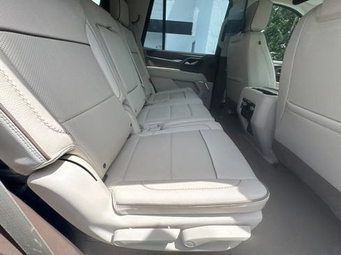 Used 2023 GMC Yukon Denali w/ Advanced Technology Package AWD/4WD image 6