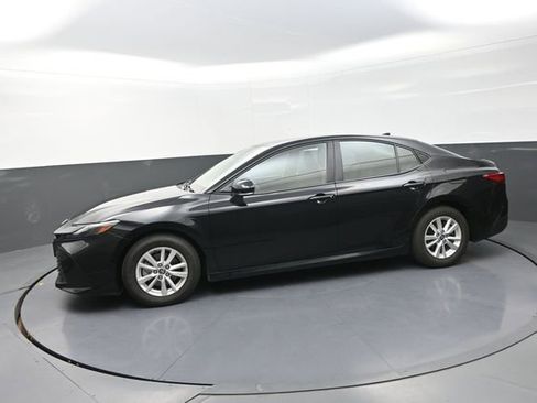 Used 2025 Toyota Camry LE image 43