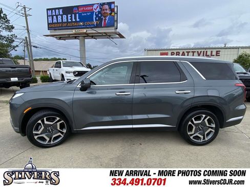 Used 2024 Hyundai Palisade SEL w/ Premium Package FWD image 5
