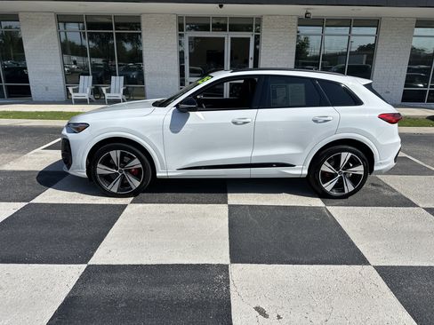 Used 2025 Audi SQ5 Prestige AWD/4WD image 1