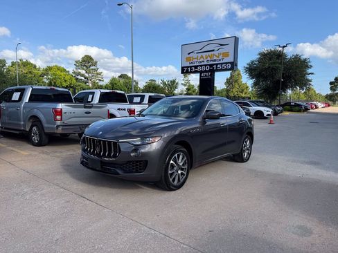 Used 2019 Maserati Levante AWD/4WD image 3