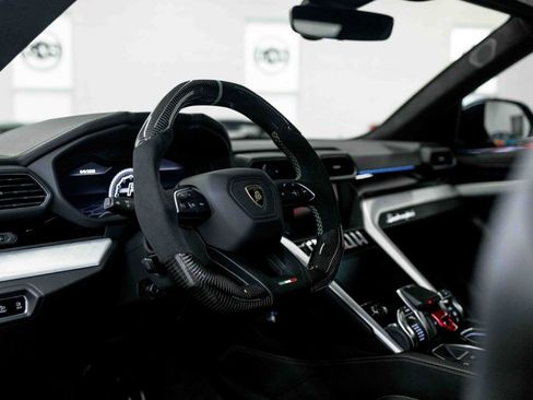 Used 2019 Lamborghini Urus AWD/4WD image 2