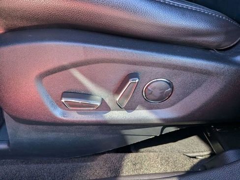 Used 2018 Ford Explorer XLT w/ Equipment Group 202A image 12