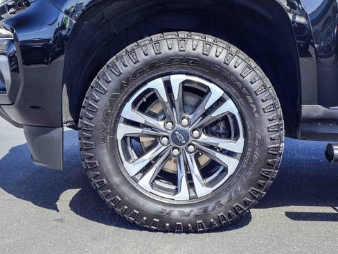 Used 2022 Chevrolet Colorado Z71 AWD/4WD image 17