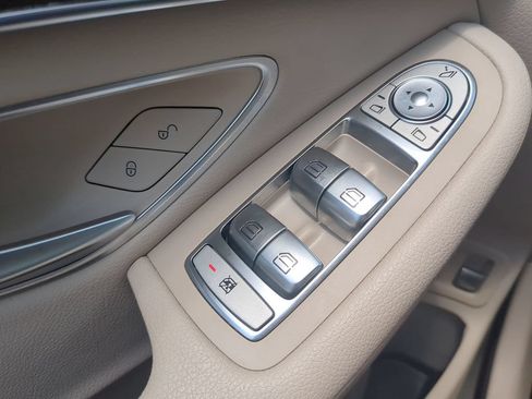 Used 2019 Mercedes-Benz GLC 350e 4MATIC image 10