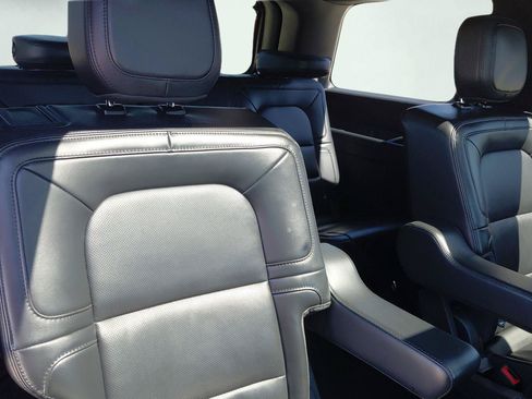 Used 2024 Lincoln Navigator Premiere AWD/4WD image 15