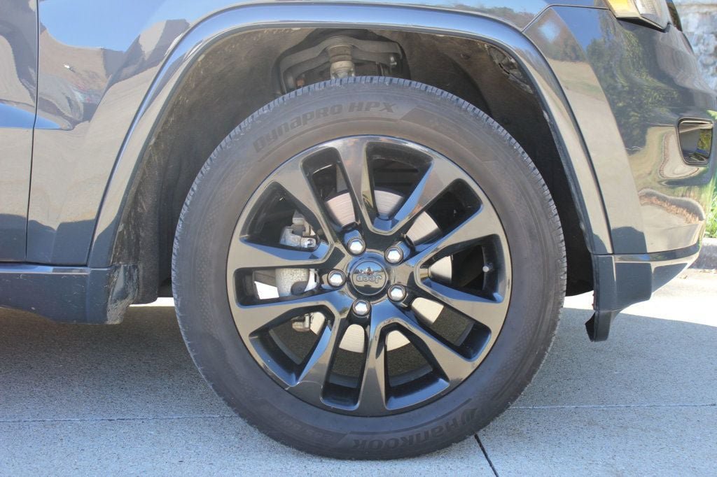 Used 2017 Jeep Grand Cherokee Altitude AWD/4WD image 9