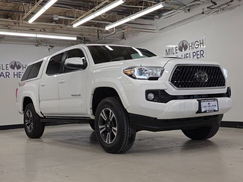 Used 2018 Toyota Tacoma TRD Sport w/ Technology Package AWD/4WD image 5
