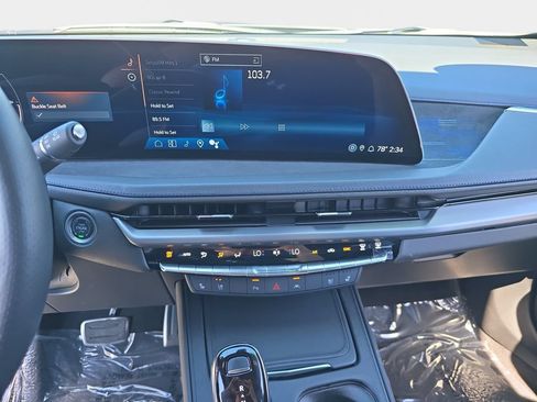Used 2025 Cadillac XT4 Sport FWD image 23