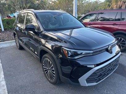 Used 2025 Volkswagen Taos SE w/ Panoramic Sunroof Package
