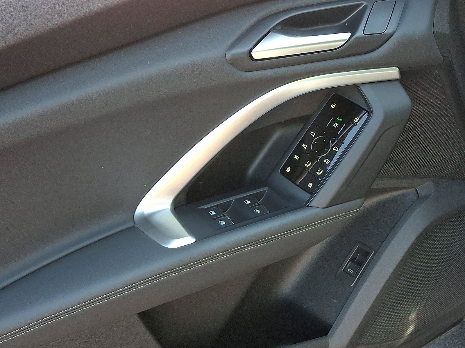 Used 2025 Audi Q5 Premium AWD/4WD image 12