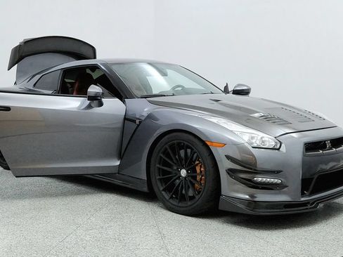 Used 2015 Nissan GT-R Premium AWD/4WD image 12