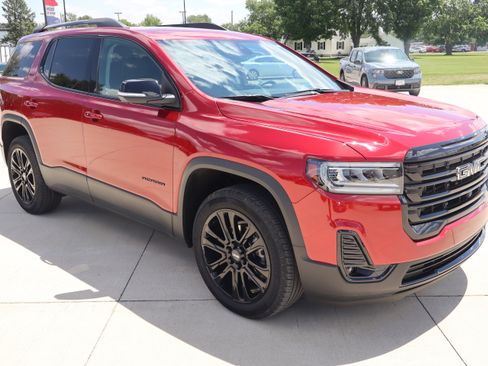 Used 2023 GMC Acadia SLT w/ Elevation Edition FWD image 3