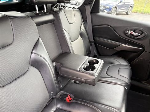 Used 2019 Jeep Cherokee Limited AWD/4WD image 46