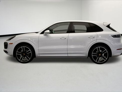 Used 2023 Porsche Cayenne S image 2