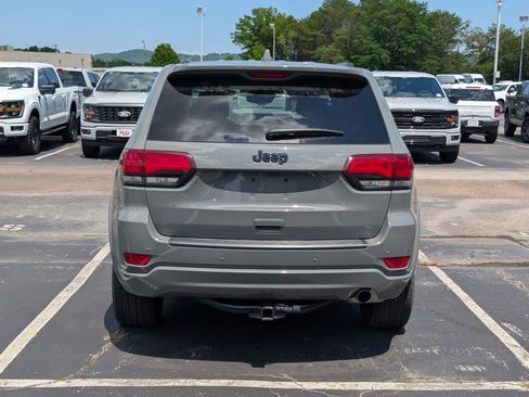 Used 2020 Jeep Grand Cherokee Altitude RWD image 6