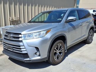 Used 2019 Toyota Highlander Plus FWD video 1
