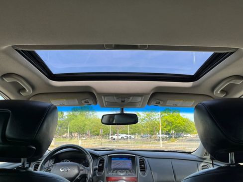 Used 2016 INFINITI QX50 2WD w/ Deluxe Touring Package image 17