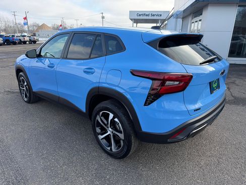 Certified 2024 Chevrolet Trax RS w/ Driver Confidence Package image 9