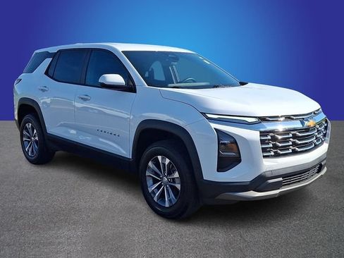 Used 2026 Chevrolet Equinox LT FWD image 3