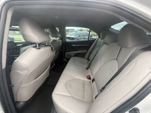 Used 2023 Toyota Camry SE image 19