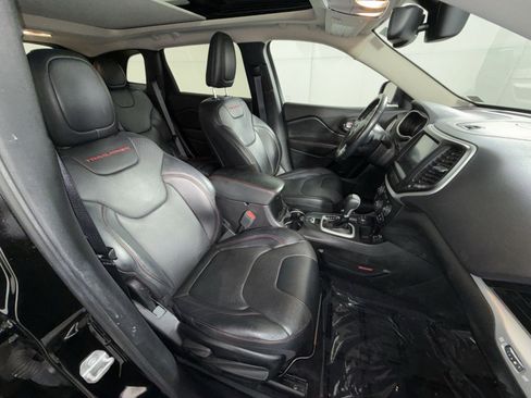 Used 2017 Jeep Cherokee Trailhawk image 27
