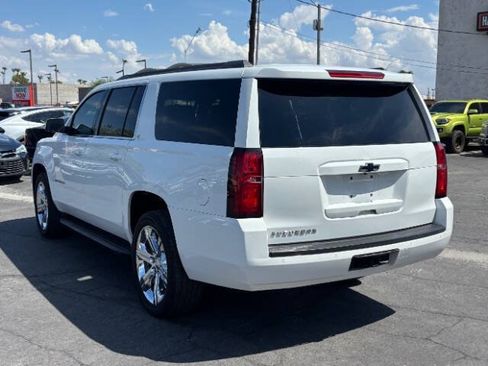Used 2018 Chevrolet Suburban LT w/ Luxury Package RWD image 5