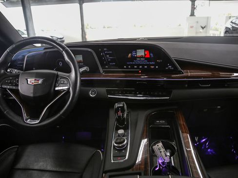 Used 2022 Cadillac Escalade Premium Luxury RWD image 13