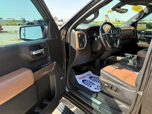 Used 2021 Chevrolet Silverado 1500 High Country w/ Technology Package AWD/4WD image 22