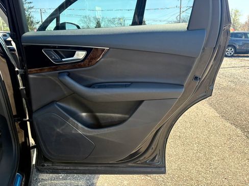 Used 2017 Audi Q7 3.0T Premium Plus w/ Premium Plus Package image 13