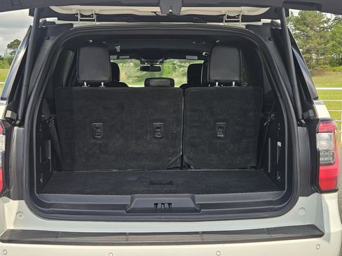 Used 2021 Ford Expedition Limited image 10