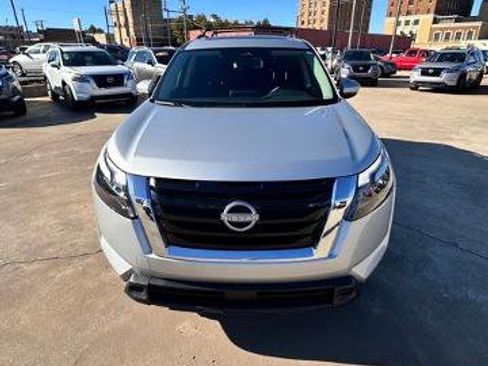 Certified 2024 Nissan Pathfinder SV w/ SV Premium Package image 2