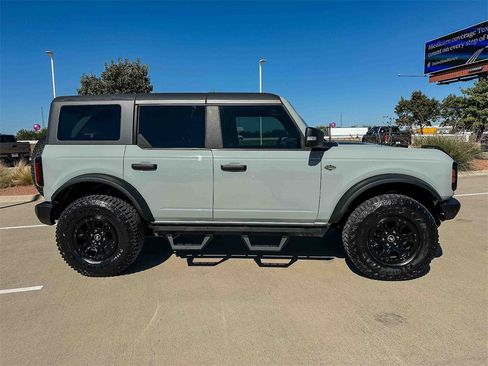 Used 2024 Ford Bronco Wildtrak image 2